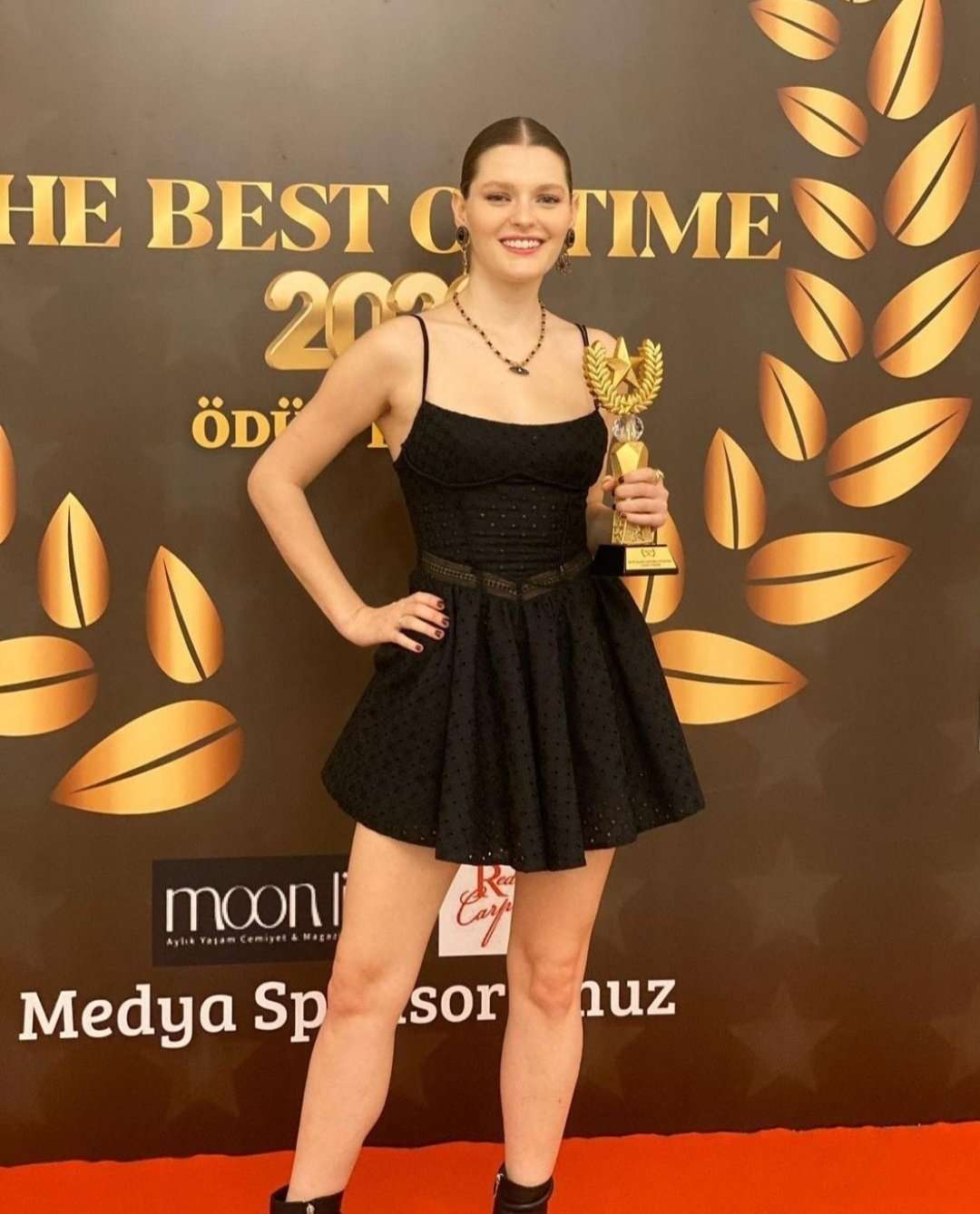 Kardeşlerim’in Harika’sı Gözde Türker oyunculuğunu taçlandırdı! 7