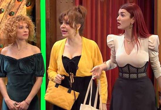 Aslıhan Güner, Güldür Güldür Show'u resmen dağıttı! Skeç de şarkısı da çok konuşuldu... 13