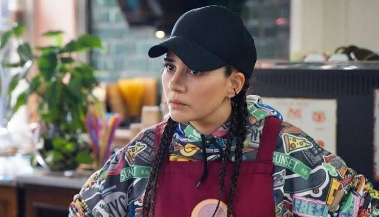 Yine çok farklı bir rol, yine Zeynep Çamcı! Oyuncudan 4 yıl sonra setlere sürpriz dönüş! 7