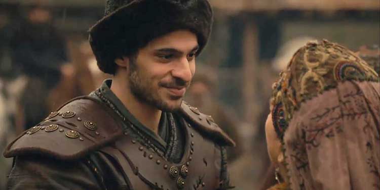 Askerden yeni gelen Halit Özgür Sarı, soluğu Bensu Soral ile oynayacağı filmin setinde aldı! 7