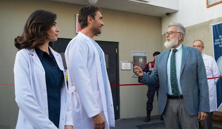 Aziz dizisinden sonra Hamdi Alkan yeni Show TV dizisine katılarak önemli bir mesaj verdi! 8
