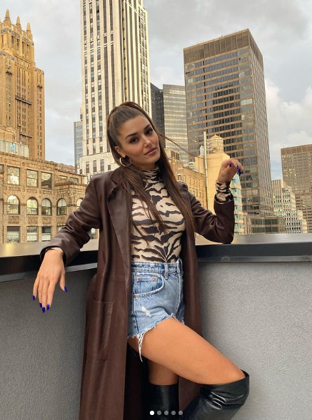 Hande Erçel'in New York pozlarına Kerem Bürsin kayıtsız kalamadı! 8 Hande Erçel'in New York pozlarına Kerem Bürsin kayıtsız kalamadı! 8