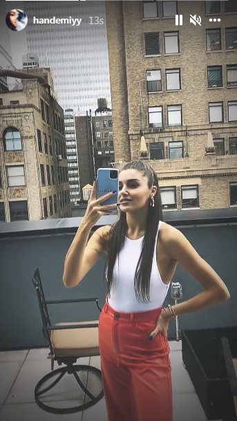 Ünlü çiftin yolları ayrıldı; Hande Erçel New York'a gitti, Kerem Bürsin'in aklı İspanya'da kaldı! 10 Ünlü çiftin yolları ayrıldı; Hande Erçel New York'a gitti, Kerem Bürsin'in aklı İspanya'da kaldı! 10