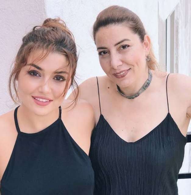 Hande Erçel'den çok anlamlı görev! 7