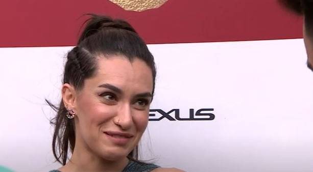Hande Doğandemir 3 hafta aşırı sıcakta yeni filmi için ter dökecek! 39