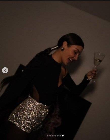Hande Erçel tarzıyla yine konuşturdu!.. 9 Hande Erçel tarzıyla yine konuşturdu!.. 9