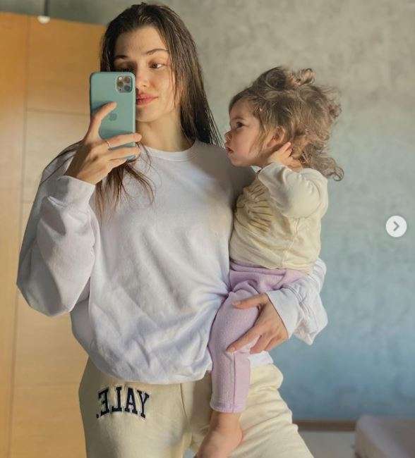 Hande Erçel önce öne geçti, sonra da Burak Özçivit'e fena fark attı! 9