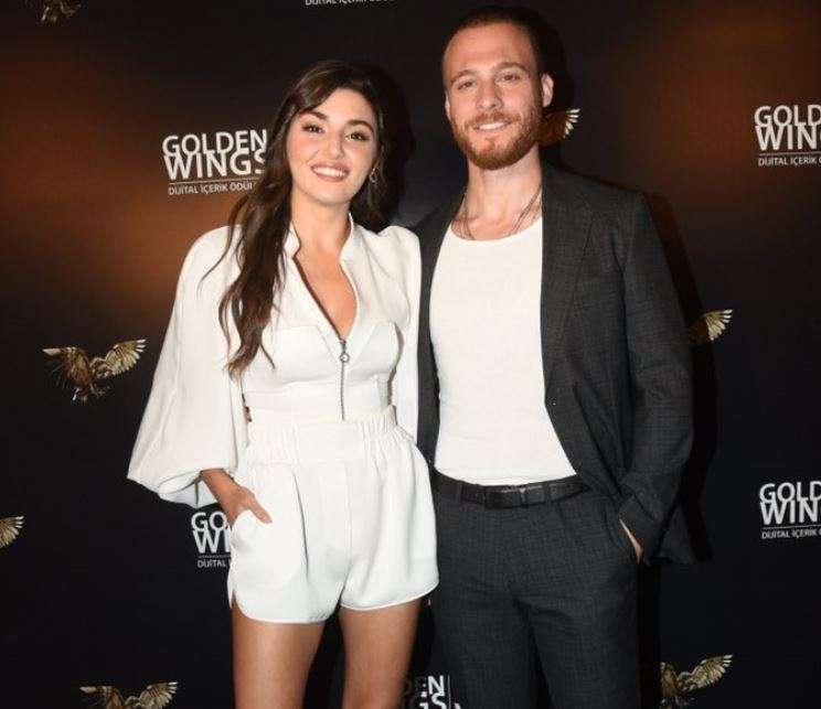 Hande Erçel ile Kerem Bürsin birbirlerine tutunarak yıldızlarını parlatıyor! 7