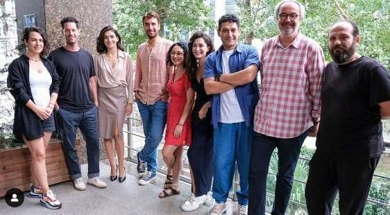 Hande Doğandemir yeni dizisinde doktor olarak hayranlarının karşısına çıkacak!.. 7