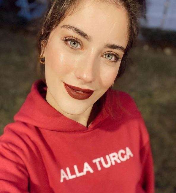 Hazal Kaya bordo rujunu sürdü, 'seni bekliyorum' diye mesaj yolladı! 8