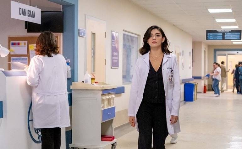 Hayat Bugün dizisindeki doktor Suzan, Hazar Ergüçlü için kariyerinde bir ilk! 7