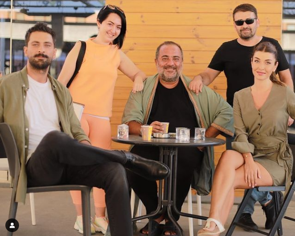 Onur Tuna'nın Aslıhan Güner ile setten pozu, filmdeki imajını da ortaya çıkardı! 10 Onur Tuna'nın Aslıhan Güner ile setten pozu, filmdeki imajını da ortaya çıkardı! 10