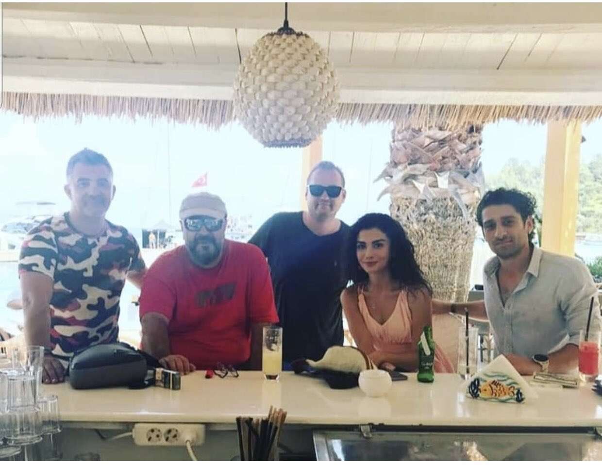 Modern Adem ile Havva hikayesi geliyor! İçimizden Biri'nin ilk bölüm çekimi tamamlandı! 8