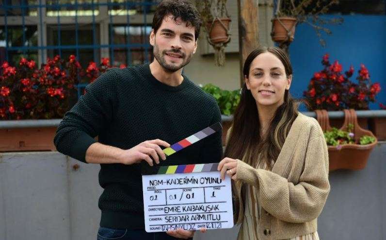 Akın Akınözü'nü hayranlarıyla buluşturacak Kaderimin Oyunu'nu bekleyenlere güzel haber! 7