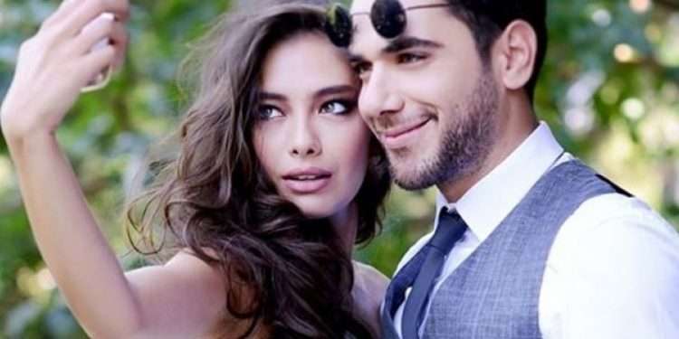 Kadir Doğulu'nun partner samimiyetine, Kara Sevda kıskançlığı hatırlatması! 11 Kadir Doğulu'nun partner samimiyetine, Kara Sevda kıskançlığı hatırlatması! 11