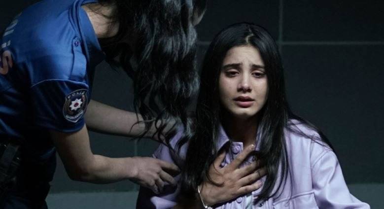 Kağıt Ev’de psikopat Cemre’yle dikkat çeken Helin Kandemir’in Duy Beni’deki rolü çok merak ediliyor! 20