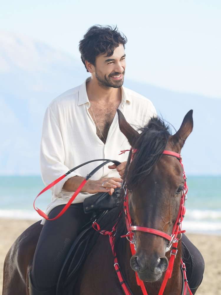 Kalp Yarası için eğitim alan Gökhan Alkan, Merve Çağıran ve Yağmur Tanrısevsin usta birer binici oldu! 10