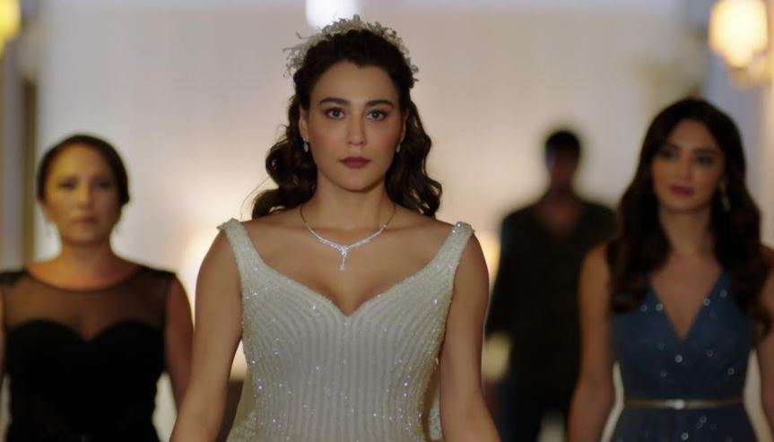 Merve Çağıran, Kalp Yarası dizisinde bambaşka imajıyla hayranlarını mest etmeye geliyor! 7
