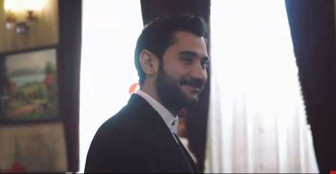 Uğur Güneş'e teklifler peş peşe geliyor, ama onun aklı başka bir yerde! 7