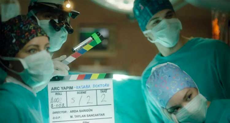 Kasaba Doktoru setinden gelen ilk kare heyecan yarattı! Yeni bir Mucize Doktor mu geliyor? 13