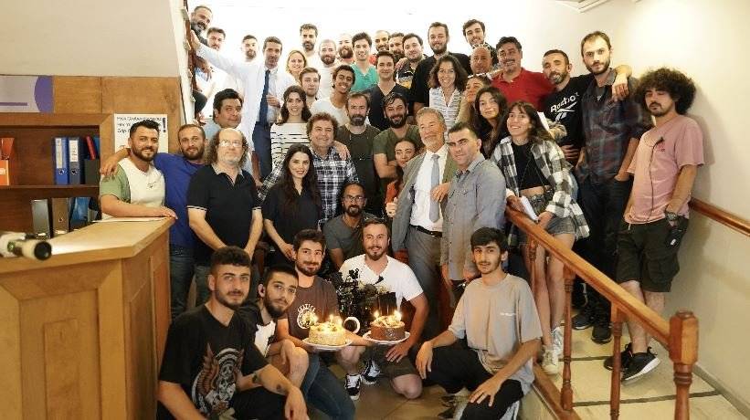 Ozan Akbaba'ya sette doğum günü sürprizi 7