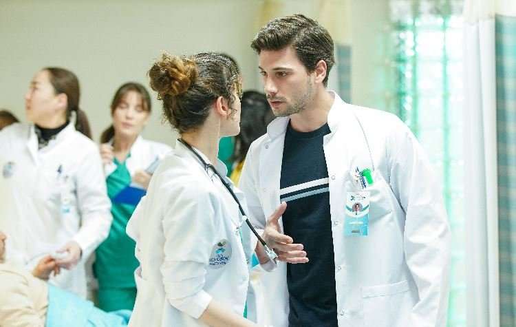 Kasaba Doktoru dizisinin fragmanını izleyen, aynı yorumu yapıyor! 48 Kasaba Doktoru dizisinin fragmanını izleyen, aynı yorumu yapıyor! 48