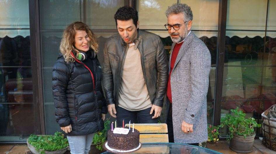Kefaret dizi setinde Mert Fırat'a doğum günü sürprizi! 6