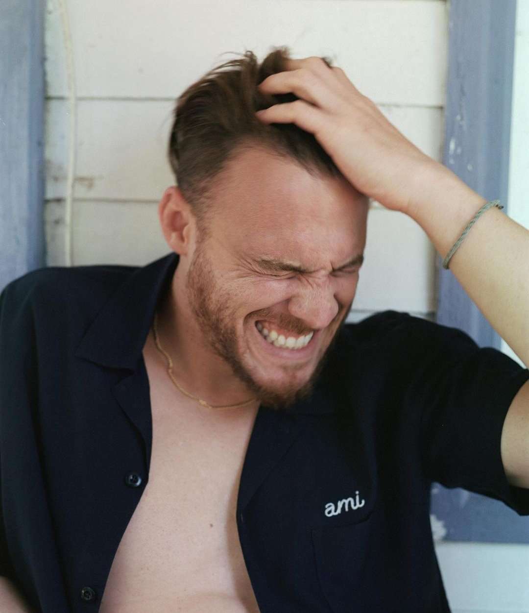 Kerem Bürsin etkileyici pozlarıyla yine büyüledi! 9