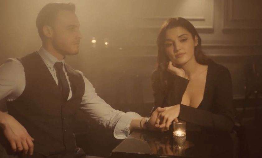 Sabır taşı olsa şimdiye kadar çatlardı ama Kerem Bürsin ve Hande Erçel kaya gibi sağlam duruyor! 7
