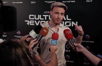 Kerem Bürsin İspanya'dan müjdeyi verdi: Büyük bir sürpriz olacak! 9