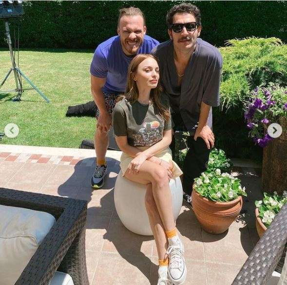 Kerem Bürsin ve Nilperi Şahinkaya'nın Aynen Aynen dizisinde Uraz Kaygılaroğlu sürprizi! 9