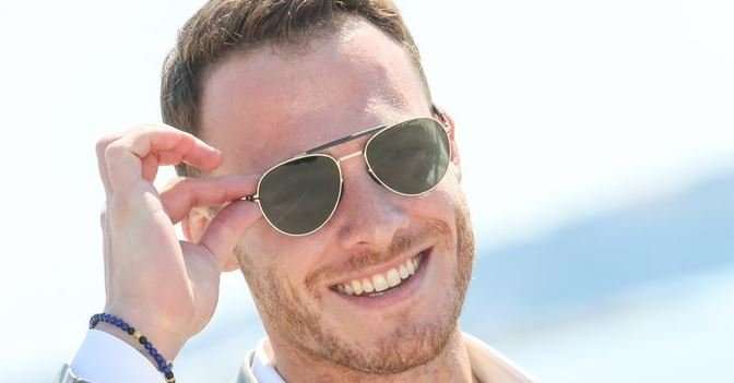 Kerem Bürsin'in çıktığı yoldan şimdi de Sadakatsiz ile parlayan Alp Akar geçecek! 8