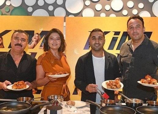Nurgül Yeşilçay ve Cengiz Bozkurt ikilisi daha filmleri gösterime girmeden gülme krizine soktular!.. 9