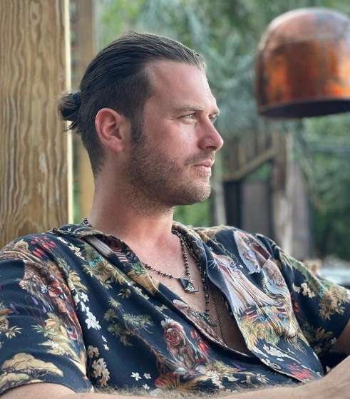 Kıvanç Tatlıtuğ yeni imajıyla sosyal medyayı salladı! 9