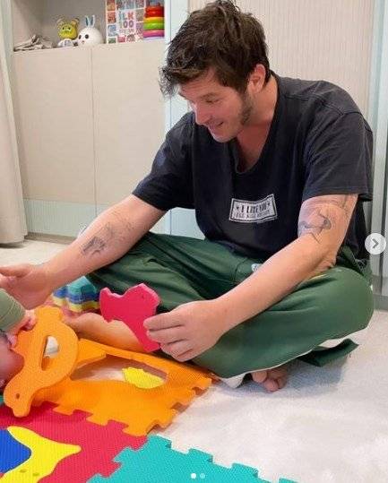 Kıvanç Tatlıtuğ ve oğlu Kurt Efe'nin ev haline yorum yağdı!.. 7