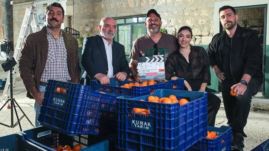 Başrolde Ercan Kesal, Berkay Ateş, Çağlar Ertuğrul ve Merve Dizdar'ın olduğu dizi için heyecan dorukta! 8