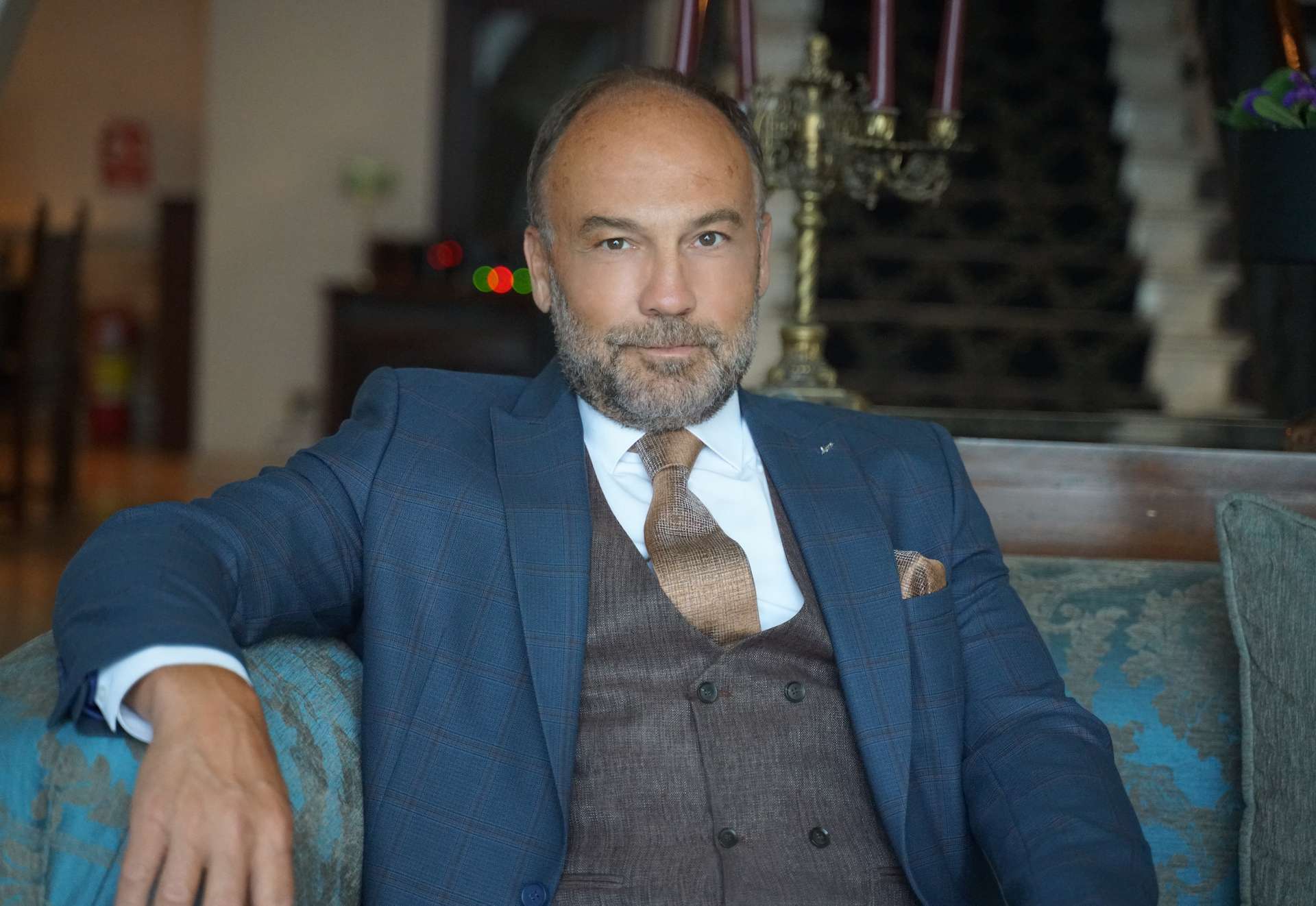Usta Oyuncu Kalp Yarası dizisindeki rolüyle şaşırtmaya geliyor! 7