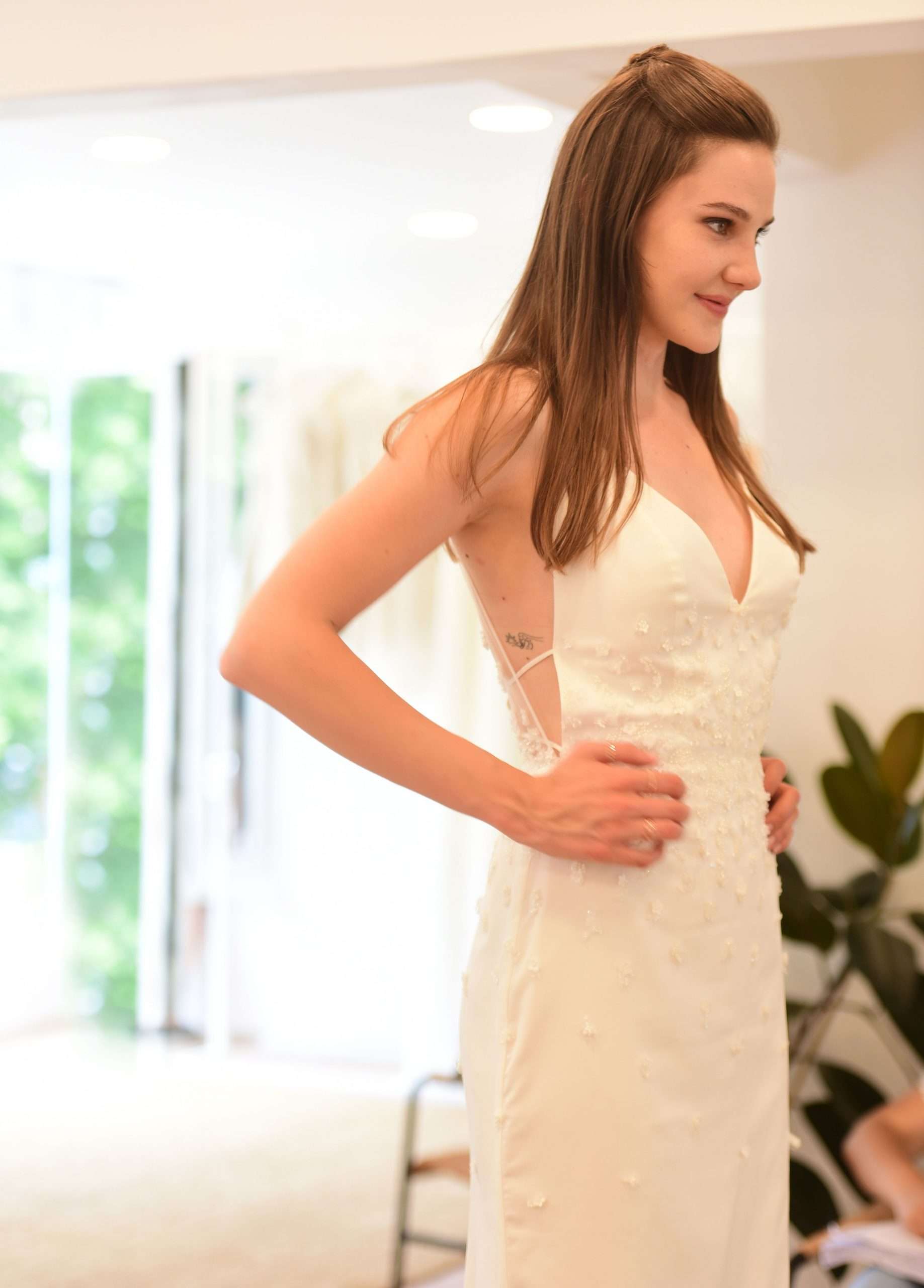 Alina Boz, dizi setinde gelinliği giydi, güzelliğiyle mest etti! 7