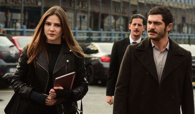 Burak Deniz'in kirpiklerinden sonra, Maraşlı dizisindeki bakışları da gündem oldu! 7