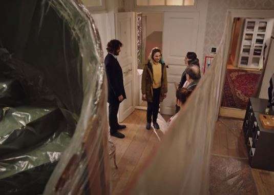 Sanırsın korona içeri giriyor! Masumlar Apartmanı'ndaki o sahneyi öyle bir tiye aldılar ki görmeniz lazım! 22