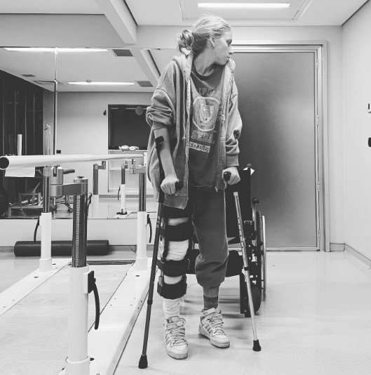 Geçirdiği korkunç trafik kazası sonucu yaralanan oyuncu Melis İşiten oyuncu dostlarının desteğiyle moral buldu!.. 7 Geçirdiği korkunç trafik kazası sonucu yaralanan oyuncu Melis İşiten oyuncu dostlarının desteğiyle moral buldu!.. 7