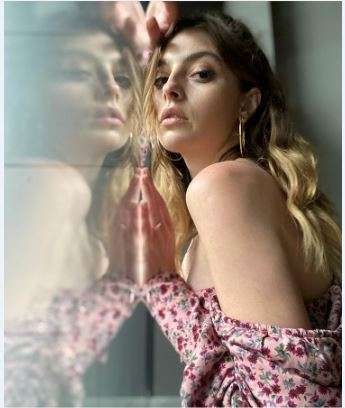 Melis Sezen öyle bir fotoğraf paylaştı ki yer yerinden oynadı! 11