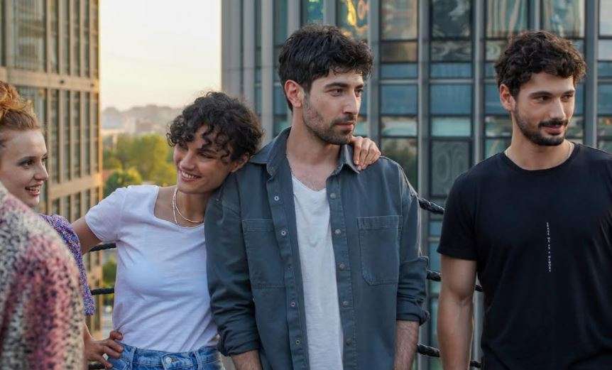 Bir dizi daha final yapıyor, Menajerimi Ara oyuncularının veda buluşması hüzünlü oldu! 1
