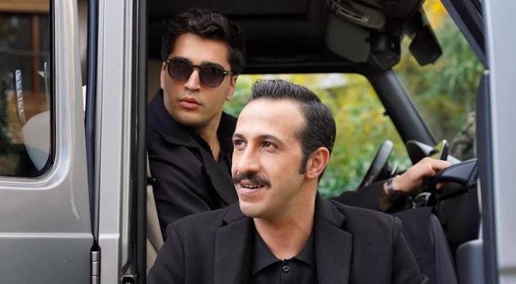 Yalı Çapkını ile patlama yapan Mert Ramazan Demir, rol arkadaşıyla ayrılmaz bir ikili oldu! 9