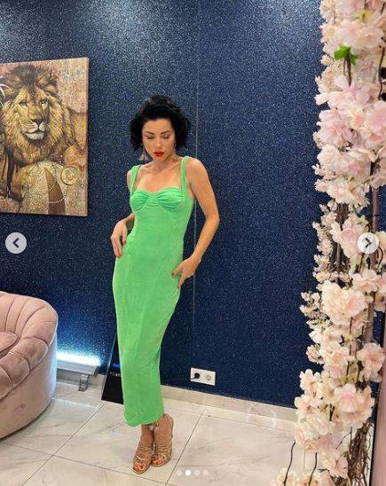 Merve Boluğur şarkıcılık kariyerinde ilk sahnesini aldı! Bilet fiyatları ise dudak uçuklattı! 8 Merve Boluğur şarkıcılık kariyerinde ilk sahnesini aldı! Bilet fiyatları ise dudak uçuklattı! 8