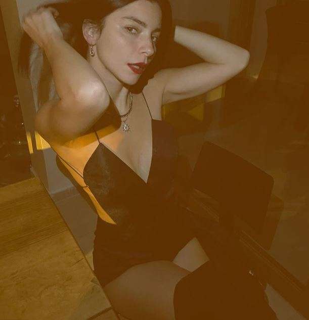 Merve Boluğur ve Aleyna Solaker, dizilerde yok ama sosyal medyada seksi pozlarıyla var! 8