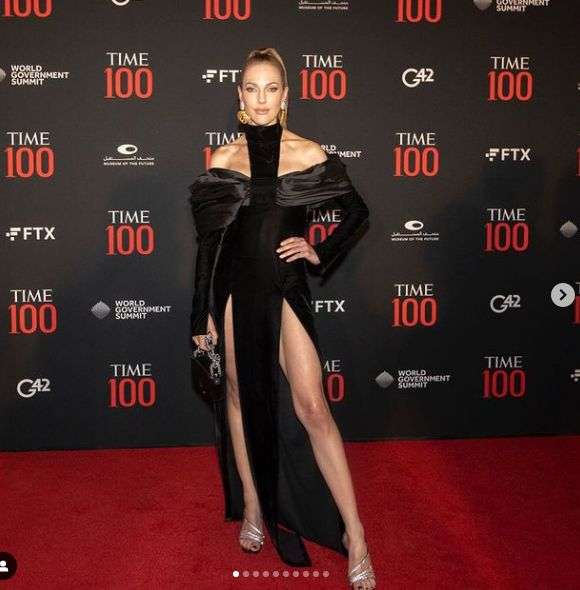 Meryem Uzerli yıldızlarla aynı törende! Oyuncu şıklığıyla göz kamaştırdı!.. 9 Meryem Uzerli yıldızlarla aynı törende! Oyuncu şıklığıyla göz kamaştırdı!.. 9