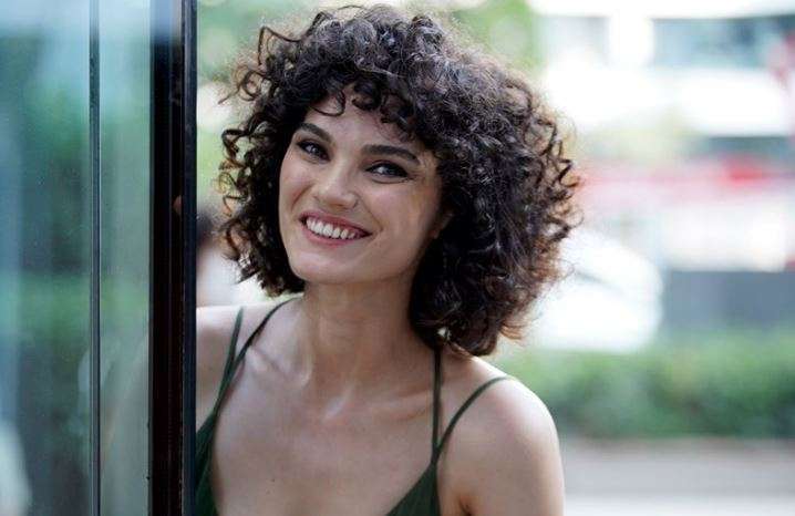 Çok Güzel Hareketler 2'den çıktı, Menajerimi Ara ile parladı ve başrol teklifi aldı! 7