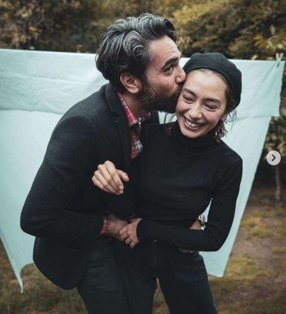 Aşk pozu dediğin böyle olur! Neslihan Atagül ve Kadir Doğulu mesajı öpüşürken verdi! 10 Aşk pozu dediğin böyle olur! Neslihan Atagül ve Kadir Doğulu mesajı öpüşürken verdi! 10