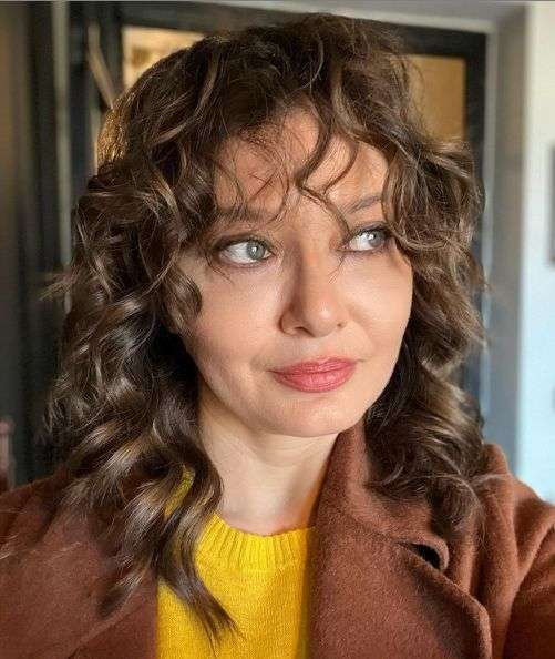 Nurgul Yeşilçay diziler konusunda yine çok şaşırtıcı bir tercihte bulundu! 1 Nurgul Yeşilçay diziler konusunda yine çok şaşırtıcı bir tercihte bulundu! 1